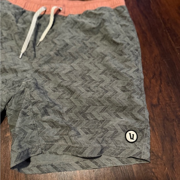 Vuori shorts no size tag fits XL - Picture 2 of 6